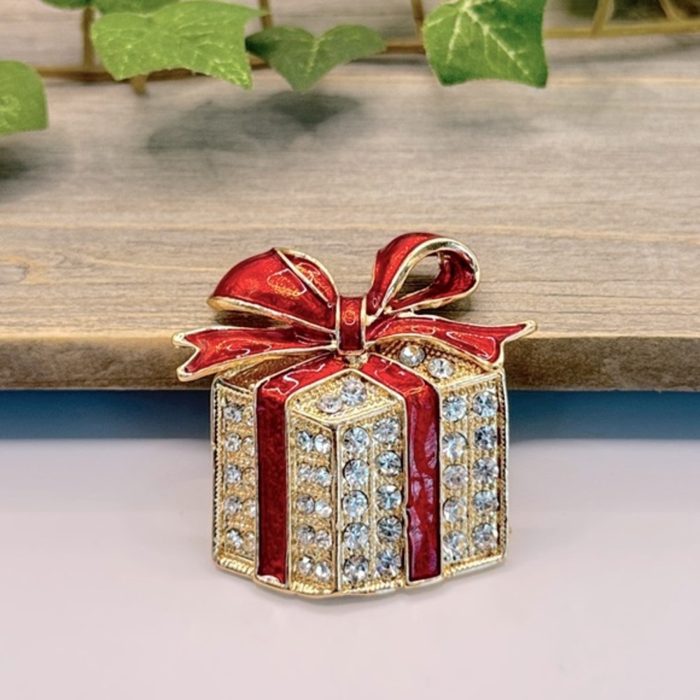 🌻 3/$25 Rhinestone Enamel Gift Box with Red Bowknot Brooch Pin